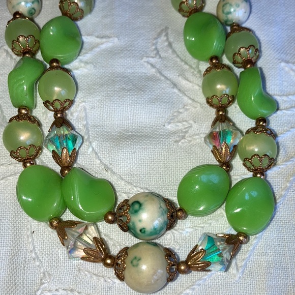 VINTAGE lime green necklace beads and crystal beads w/gt findings. $25 - Picture 4 of 4